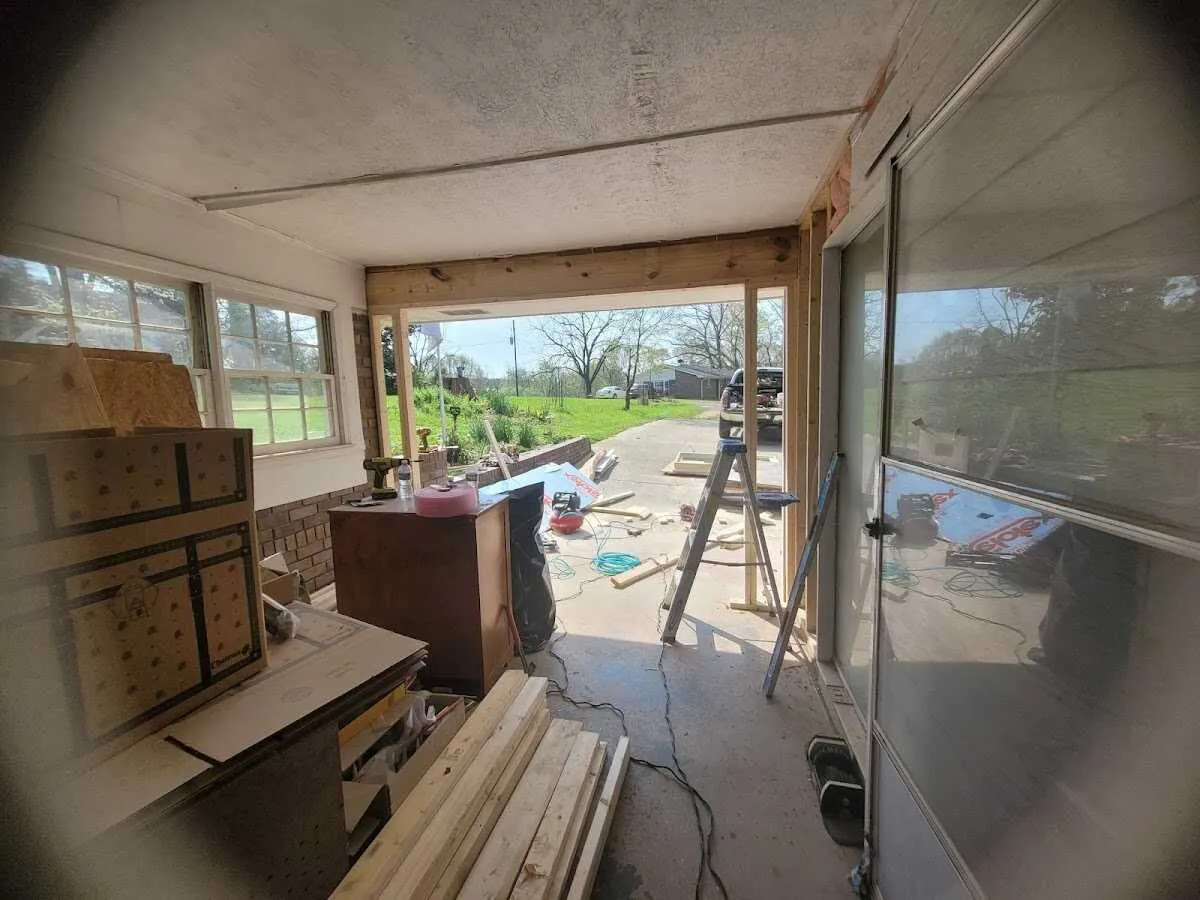 Air movers and dehumidifier for Water Mitigation Services in Shady Hills